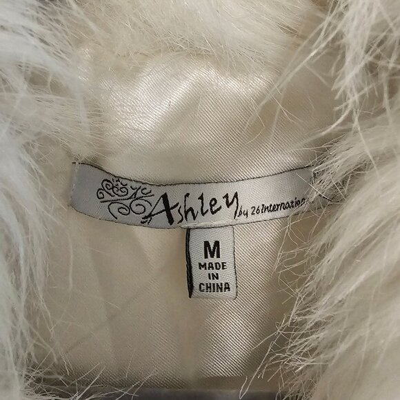 Women’s White Faux Fur Sleeveless Vest, Small/Medium - Picture 2 of 7